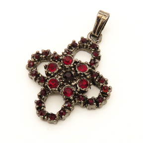 Alloy Pendant,Cubic Zirconia,Clover,Plating Gun black,Wine Red,22*26mm,Hole:3*5mm,about 6g/pc,5 pcs/package,XFPC00537aaha-L003