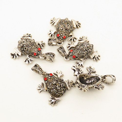 Alloy Pendant,Rhinestone,Toad,Plating white K Gold,Red,Black,20*20mm,Hole:3*5mm,about 3g/pc,5 pcs/package,XFPC00550aahl-L003