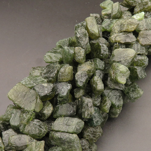 Natural Labradorite,Irregular,Dark Green,9x13x17mm,Hole:1.5mm,about 28pcs/strand,about 122.2g/strand,1 strand/package,15"(38cm),XBGB04377vhov-L001