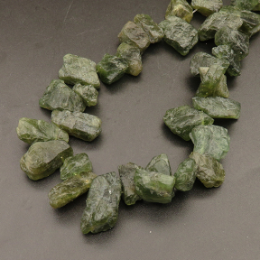Natural Labradorite,Irregular,Dark Green,9x13x17mm,Hole:1.5mm,about 28pcs/strand,about 122.2g/strand,1 strand/package,15"(38cm),XBGB04377vhov-L001