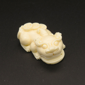 Resin Pendants,Brave troops,Cream color,13x23x37mm,Hole:1.5mm,Hole:2mm,about 10.0g/pc,1pc/package,XBR00079vbmb-L001