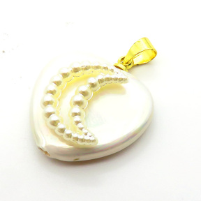 Brass Shell Beads Pendants,with Plastic Imitation Pearls,Heart,Moon,Plated Gold,Mixed Color,20mm,Hole:2mm,about 2.7g/pc,5 pcs/package,XFPC05774aajl-L024
