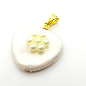 Brass Shell Beads Pendants,with Plastic Imitation Pearls,Heart,Flower,Plated Gold,Mixed Color,20mm,Hole:2mm,about 2.6g/pc,5 pcs/package,XFPC05795aajl-L024