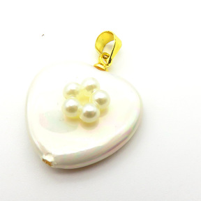 Brass Shell Beads Pendants,with Plastic Imitation Pearls,Heart,Flower,Plated Gold,Mixed Color,20mm,Hole:2mm,about 2.8g/pc,5 pcs/package,XFPC05809aajl-L024