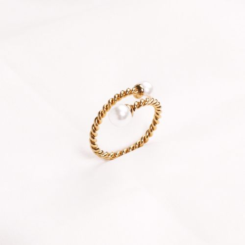 Shell Beads,Handmade Polished  Twisted Ring  PVD Vacuum plating gold  Stainless Steel Earrings  weight:2.2g  R:8mm  GER000421bhva-113B