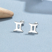 JE6884bhio-Y06  925 Silver Earrings  WT:0.75g