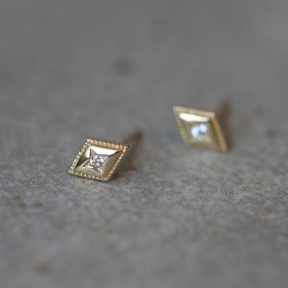 JE8284vhli-Y16  925 Silver Earrings  WT:0.65g  7.5*5mm  E1534